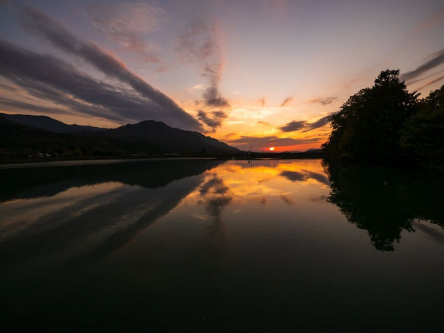 水際の夕陽タイムラプス